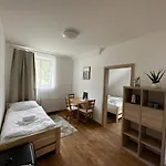 Konukevi U Kovarny 3*